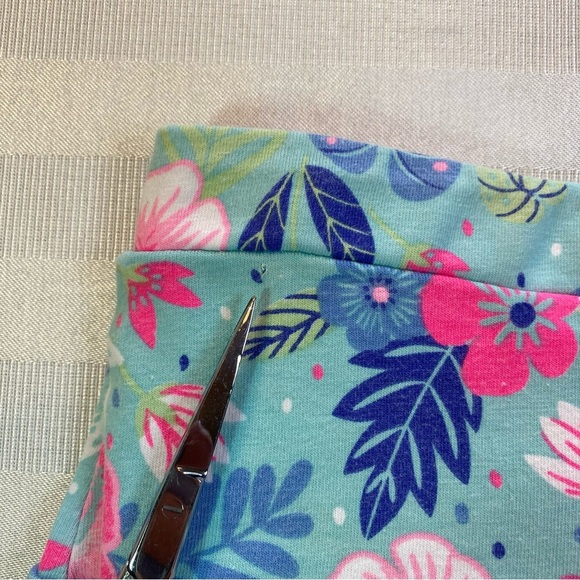 Tommy Bahama Girl’s Sz 4 Bright Floral Pleated Skirt with built in Shorts - Picture 10 of 10